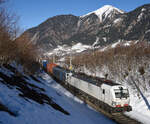 Manch einer  wünscht sich an heißen Sommertagen den Winter zurück. Als die beiden 193 599 und 193 990 am 26. Jänner 2022 mit dem 41857 die Tauernbahn bergauf fuhren, und ich sie nahe der ehemaligen Haltestelle Angertal fotografierte war es jedenfalls eisig kalt. Durchhalten, der nächste Winter kommt bestimmt......