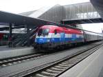 Der  Niederlande-Taurus  (1116 041-3) fhrt gerade mit einem EC aus Mnchen / Salzburg im Klagenfurter Hbf an. 23.04.08