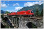 1216 150 an der Spitze dieses Gterzuges bei der Querung der Angerschlucht am 26.8.2008 auf der Tauern Nordrampe.