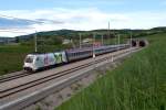 1116 130  frontrunner , unterwegs mit dem OIC 744, am Abend des 20.05.2013 kurz nach dem Westportal des Wienerwaldtunnels bei Chorherrn.