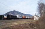 193 878 von MRCE ist mit einer ROLA Richtung Brenner nahe Brixlegg unterwegs, 09.03.2019.