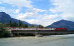 Eine Railjet-1216 mit dem REX 35351 (Innsbruck Hbf - Wörgl Hbf) bei der Überquerung des Inns in Brixlegg.