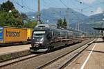 Durchfahrt am Nachmittag des 02.07.2018 von ÖBB 4024 085-5  mastercard  als REX (Kuftsein - Brenner/Brennero) durch den Bahnhof von Fritzens-Wattens gen Innsbruck.