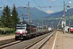 Durchfahrt am 02.07.2018 von MRCE/ÖBB X4 E-866 (193 866-1) mit einer RoLa (Wörgl - Brennersee) und der MRCE/ÖBB X4 E-600 (193 600-4) am Zugschluss durch den Bahnhof von Fritzens-Wattens