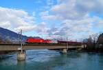 1016 021 + 1116 200 mit dem RJX 867 (Bregenz - Flughafen Wien) bei Brixlegg, 07.12.2019.