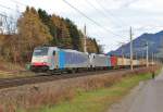 Am 10.11.2012 war 186 102 mit einer Schwesterlok bei Terfens-Weer auf dem Weg zum Brenner.