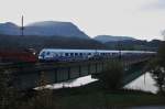 Der neue Ski-Austria Railjet der BB fhrt am 14.10.2013 von Bregenz kommend ber die Innbrcke bei Kirchbichl Richtung Kufstein, weiter nach Wien West.