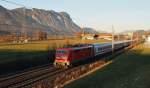 Die Münchener 111 159-0 schiebt am Samstag Nachmittag des 26.12.2015 den IC 1282 von Innsbruck kommend nach München Hbf.