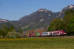 Der farbenfrohe ÖFB Railjet hinter Altach gen Götzis. 23.4.20