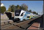 Westbahn 4010 108 fährt am 4.11.2019 durch die Haltestelle Pasching.