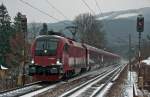 1116 216 mit Railjet Garnitur, vermutlich als Intercity 866 am 06.01.2010 kurz vor Hofstatt.