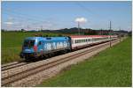 Die  Kyoto  1016.023 ist (leider mit roten Scheinwerferkastln) mit dem OIC 548 auf dem Weg von Wien West nach Salzburg. Weng, 02.08.2011