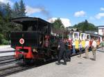 Zahnradlok Nr 2 “Jenbach” (Wiener Lokomotivfabrik Floridsdorf, Baujahr 1889) mit eine Dampfzug Jenbach Achenseebahnstation-Seespitz Bahnstation auf Bahnhof Jenbach Achenseebahnstation am