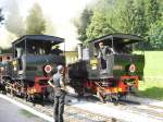 Whrend Lok 2  Hermann  auf das Umkuppeln an die Zugspitze wartet, verlt Lok 3  Georg  den Bahnhof Eben talwrts in Richtung Jenbach (22.08.2011).