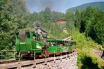 28.06.2000, St.Wolfgang, Schafbergbahn, Lok 999.201 mit zwei Vorstellwagen auf Bergfahrt.