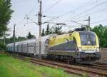 Standardkost auf der Pyhrnbahn: 61037 bespannt mit 182 580 kurz vor Ansfelden am 7.7.2009