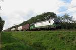 LTE 193 754 zieht ein Containerzug durch Tilburg am 19 Juli 2020.