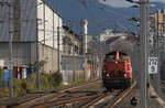 Als Lok-Zug flitzt DH 1100.2 die nachwievor Werbeträger für das Ziegelwerk Gleinstätten ist durch den Bahnhof Graz.