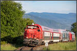 GKB Dh 1700.1 hilft nur im Ausnahmefall vor Personenzügen . 
An diesem 27.Mai2021 zieht sie den R4354 mit der kalten 2016.922 in richtung Graz bei Groß Sankt Florian. 