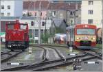 VT 5070 002-8 nhert sich dem Graz Kflacher Bahnhof und 2600 003-5 wartet auf Arbeit.(15.05.2008)