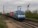 Die 1216 920 mit einem KLV-Zug am 27.04.2012 unterwegs bei Eggolsheim.