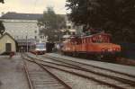 Im Juni 2003 treffen sich alt und neu im Linzer Lokalbahnhof: Im Hintergrund der frisch gelieferte ET 22.155 von Stadler Rail, rechts die 1915 von Ganz & Co. gebauten E 22.001 und 005. Seit 2005 fahren die Züge der Linzer Lokalbahn vom Hauptbahnhof ab, das Gelände des früheren Lokalbahnhofes wurde überbaut.