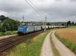 Die 185 528 und die 185 676 mit einem Getreidezug am 07.07.2012 unterwegs bei Ingling.