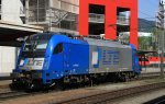 Am 10.05.2009 ist die 1216 910 von LTE als Lokzug durch den Bahnhof Bruck/Mur unterwegs.