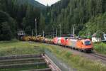 Die RTS 1216 901 sowie die Stern&Hafferl 2016 912 verlassen am Nachmittag des 27.7.2025 den 4766m langen Bosrucktunnel und rollen ihrem Ziel Selzthal entgegen.