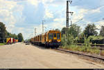 Schienenschleifzug RR24 M14 (99 81 912 7 001-1 A-RTS) der Speno International SA bzw. RTS Rail Transport Service GmbH steht in der Ladestraße des Bahnhofs Jübek.
[3.8.2019 | 12:49 Uhr]