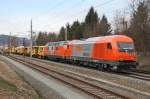 2016 906 + 221 105 (geschleppt) mit Bauzug bei Niklasdorf am 14.04.2013.