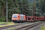 RTS 1216 902-7 fährt mit einem lehren Autotransporterzug in Bahhof Ledenitzen ein am 18.September 2016