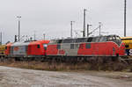 Bauzugloks gehören für mich optisch auf zugewucherte Gleise am Rande von Bahnhöfen wie hier in Plattling 02.12.2016