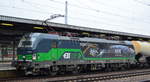 SETG - Salzburger Eisenbahn Transport Logistik GmbH, Salzburg mit der ELL Vectron  193 728  und Kesselwagenzug (Kreideschlamm) für Schwedt beim Kurzhalt im Bahnhof Flughafen Berlin