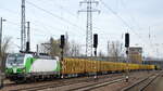 SETG - Salzburger Eisenbahn Transport Logistik GmbH, Salzburg [A] mit  193 821  [NVR-Nummer: 91 80 6193 821-6 D-ELOC] und Holzstamm-Transportzug am 24.02.22 Durchfahrt Bf.