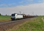 193 814 mit einem Güterzug am 22.04.2015 bei Plattling.