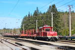 SLB E 62 mit Güterzug bei der Ausfahrt aus dem Bahnhof Bürmoos aufgenommen am 15.4.2020.