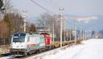 Improvisieren war angesagt als der Kaindlzug nach Httau unerwarteterweise ber das Gegengleis durch Salzburg-Sd geschickt wurde. 183 701 und SLB V83 am 2.2.2012.