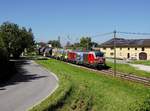 Die 1247 905 mit einem Güterzug am 12.06.2020 unterwegs bei Roitham.