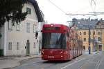 Am 13.12.2014 wurde als erster Verlängerungsabschnitt der künftigen Stadt - Regio - Tram Gmunden - Vorchdorf die Strecke zwischen Gmunden Seebahnhof und Klosterplatz eröffnet. Tw.320 verläßt die provisorische Endstelle Klosterplatz in Richtung Vorchdorf. (14.02.2015)