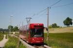 Tw.320 bei der Ausfahrt aus der Haltestelle Lembergweg in Richtung Gmunden Klosterplatz. (05.06.2015 )