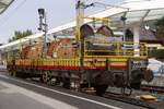 ÖBB Materialwagen 40 81 9417 130, beladen mit div.