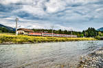 1144 020-5 durchfährt mit dem D 735 (Villach Hbf - Lienz), die Haltestelle Berg im Drautal.