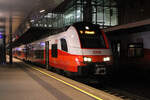 Ein ÖBB Desiro ML  cityjet  steht in Klagenfurt Hbf bereit als S1 zur Fahrt nach Friesach in Kärnten.