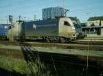Die Dispolok ES 64 U2-023, unterwegs f�r die Wiener Lokalbahnen AG - hat anscheinend bereits einen langen und vor allem staubigen Weg hinter sich...