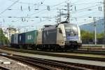 Einfahrt der ES 64 U2 - 023 mit Containerzug in den Linzer Hauptbahnhof am 15.