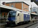 Die 183 704 der Wiener Lokalbahn AG durchfhrt am 17.09.2010 den Hauptbahnhof von Passau.