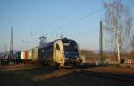 Ohne Nohab Vorspann kam am 08.03.2011 die 183 705 mit ihrem Containerzug in Richtung Sden aus.