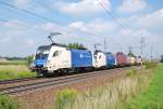 Mit einem Containerzug sind am 06.08.2011 die beiden  WLB Fahrzeuge ES 64 U2-064 und ES 64 U2-066 nahe  Marchtrenk zu sehen gewesen.