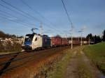 Die ES 64 U2-066 am 03.01.2012 mit einem Containerzug unterwegs bei Ingling.